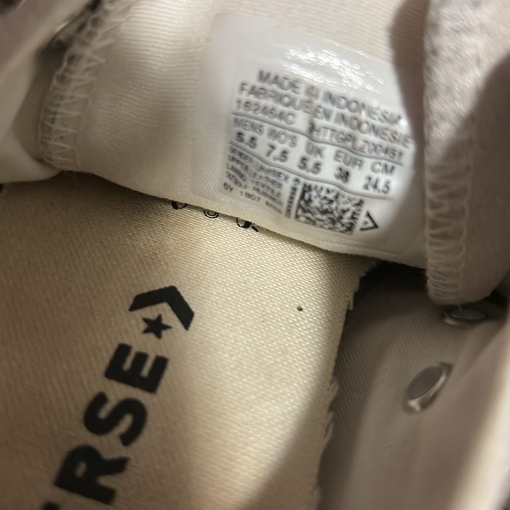 Converse - Picture 3 of 3
